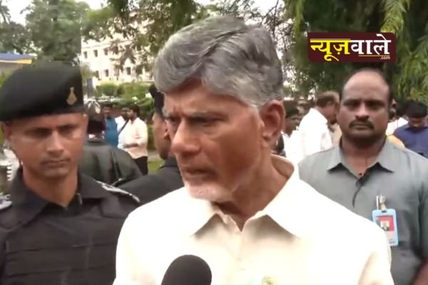Andhra Pradesh Flood: CM Chandrababu Naidu takes stock of the flood situation in Vijayawada