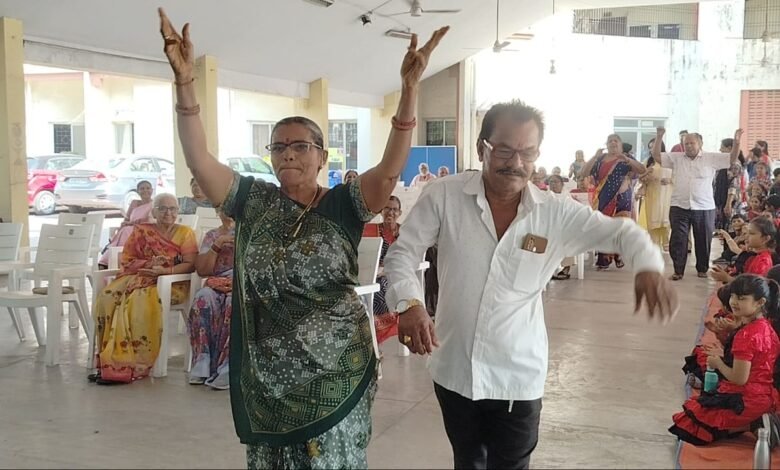 केंद्रीय विद्यालय ओएनजीसी सूरत में मनाया गया 'ग्रैंडपेरेंट्स डे', बच्चों ने दादा-दादी और नाना-नानी के लिए किए विशेष कार्यक्रम