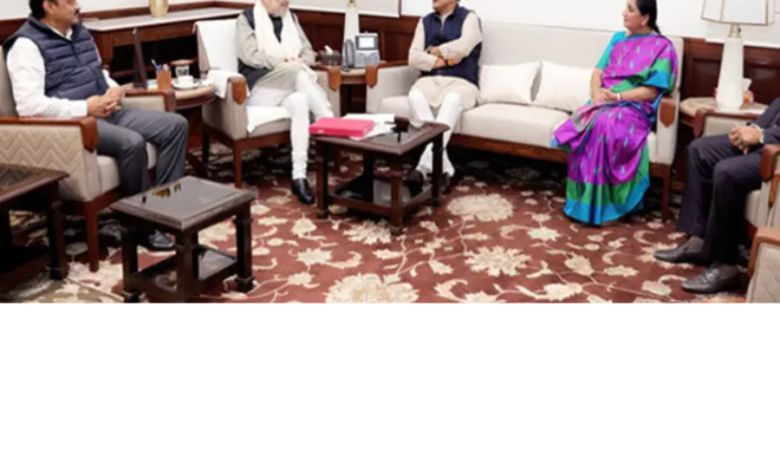 बीजेपी की शिंदे को मनाने की कोशिश: दिल्ली में हुई अहम बैठक, फड़णवीस ने किया फोन पर संपर्क
